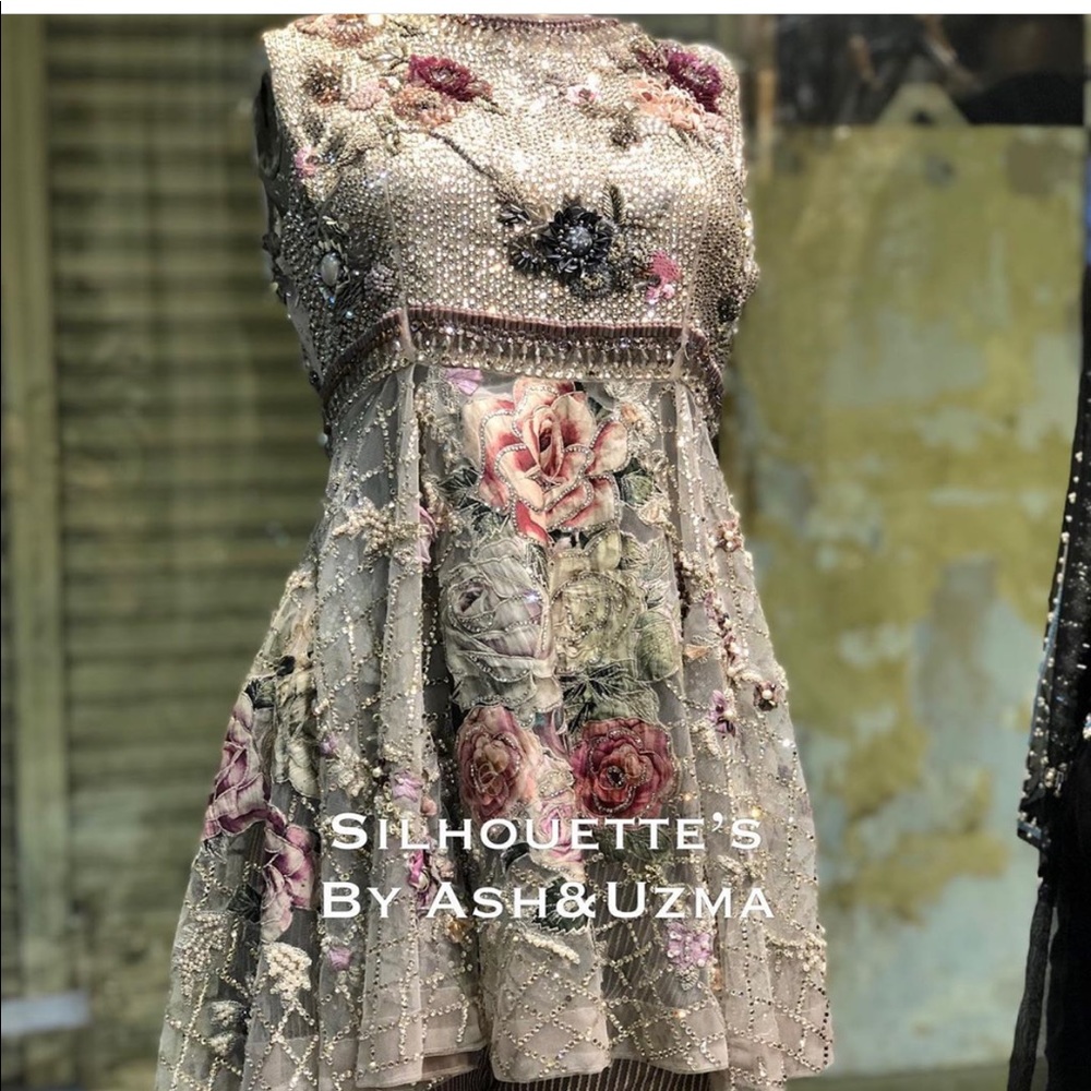 It’s a 3 piece I do/pak dress